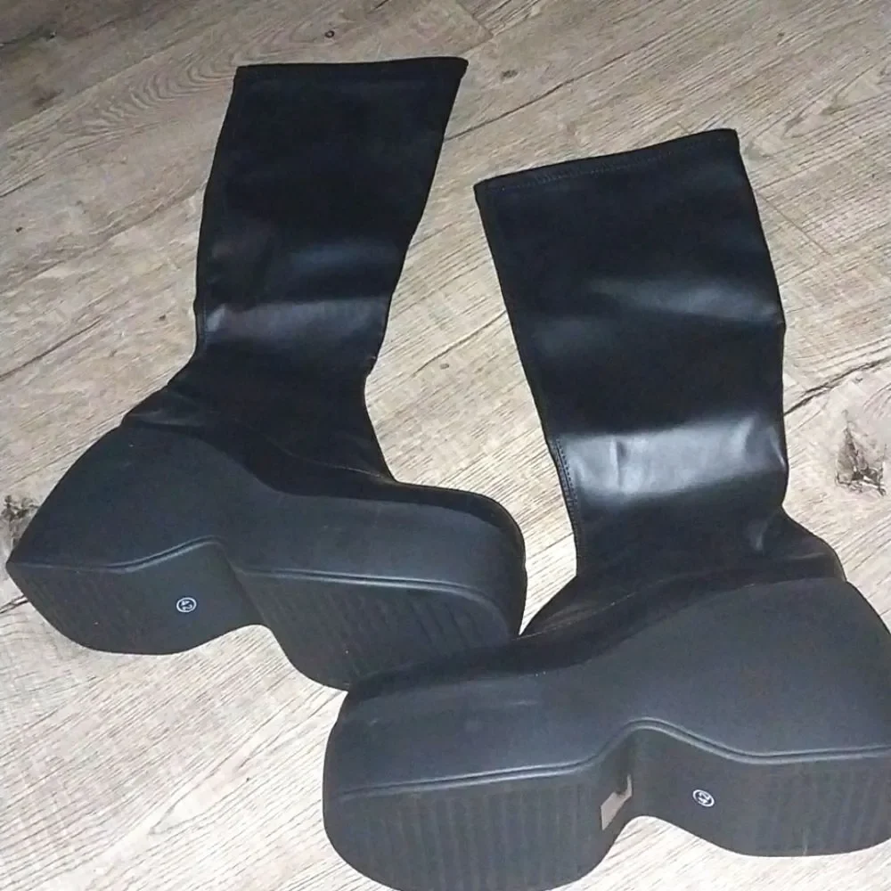 Knee high Stretch Platform boots sz 10